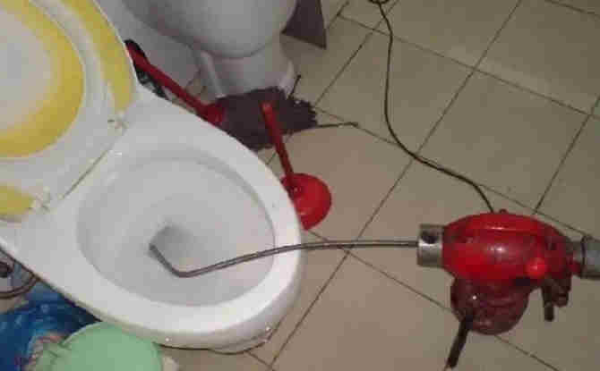 景泰马桶通下水